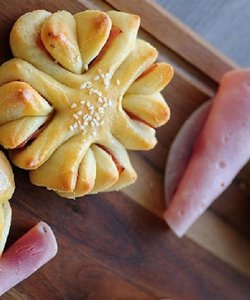 Ricetta Fiorellini di Brisé al Prosciutto