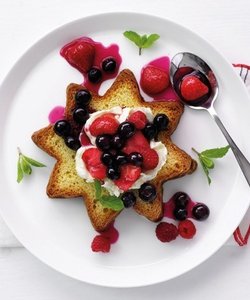 Ricetta Fette di Pandoro Farcite con Crema Chantilly e Frutta