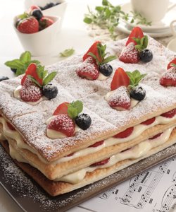 Ricetta Millefoglie con Crema Chantilly e Fragole