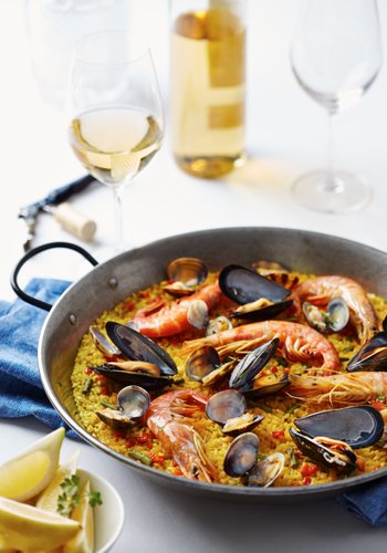 Ricetta Paella di Pesce e Verdure, la Ricetta Originale Spagnola