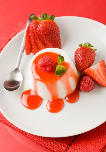 Ricetta Panna Cotta con Coulis di Fragole