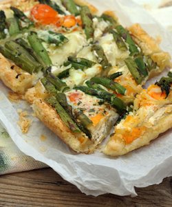 Ricetta Torta Salata agli Asparagi e Formaggi