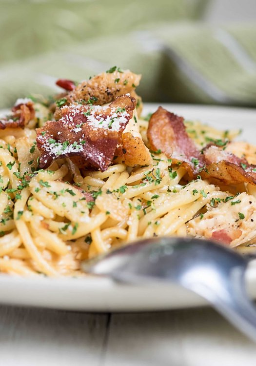 Ricetta Spaghetti con Crema di Noci e Speck - Il Club delle Ricette