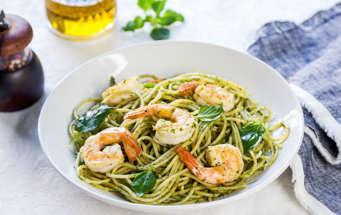 Ricetta Spaghetti al Pesto di Zucchine e Gamberetti - Il Club delle Ricette