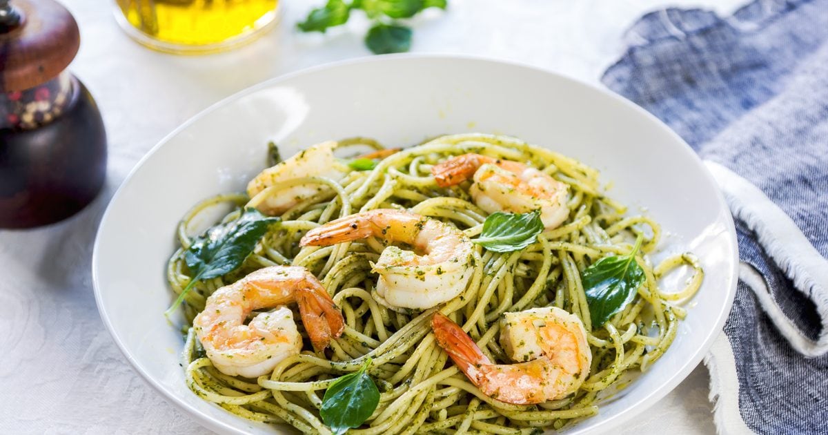 Ricetta Spaghetti al Pesto di Zucchine e Gamberetti - Il Club delle Ricette
