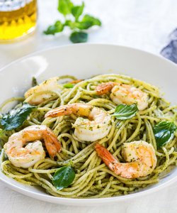 Ricetta Spaghetti al Pesto di Zucchine e Gamberetti