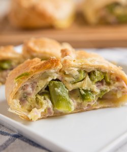 Ricetta Strudel di Asparagi con Prosciutto e Formaggio