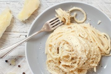 Ricetta Spaghetti Cacio E Pepe