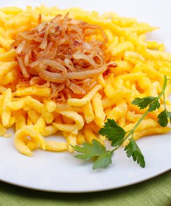 Ricetta Spatzle con Speck e Cipolle Stufate