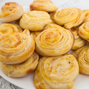 Girelle di Pasta Sfoglia al Formaggio