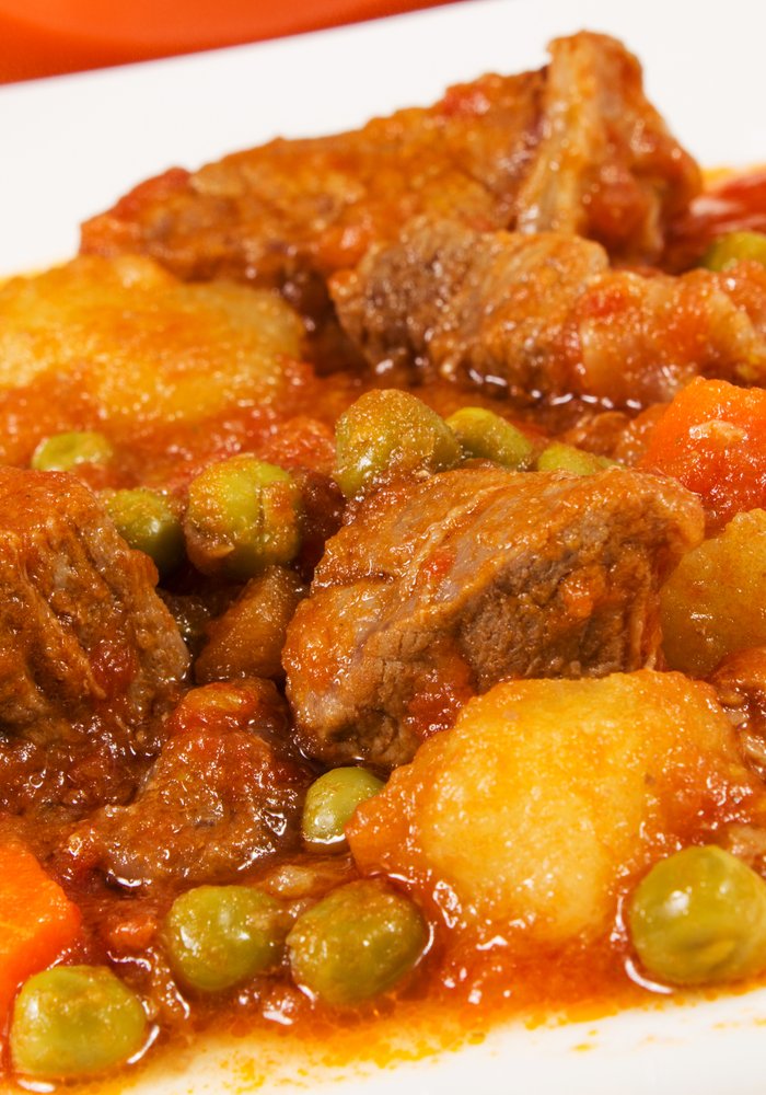 Ricetta Spezzatino al Sugo Piccante con Patate e Piselli