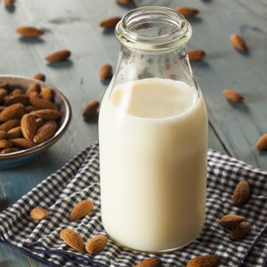 Latte di Mandorle Fatto in Casa
