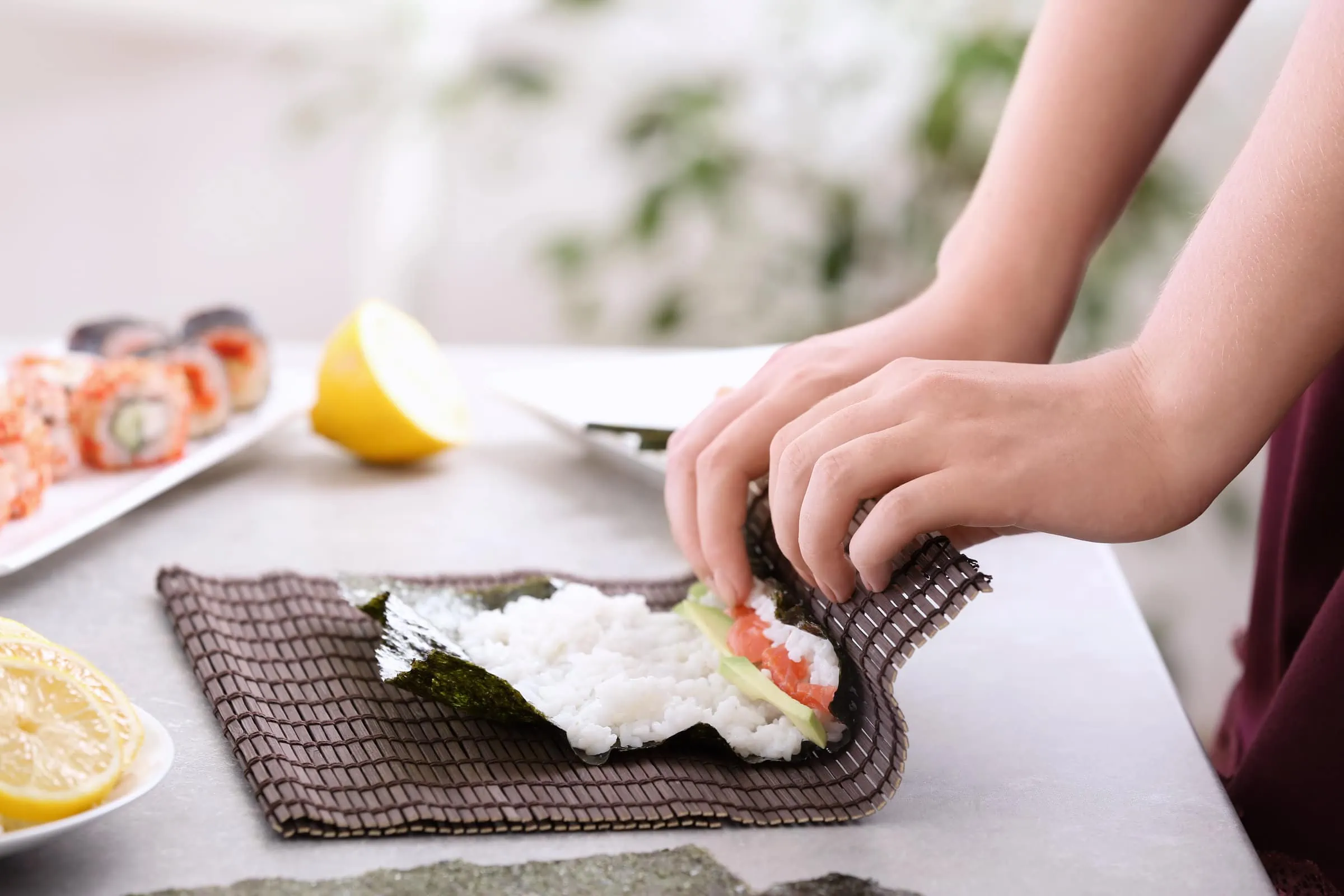 5 Oggetti per Preparare il Sushi a Casa