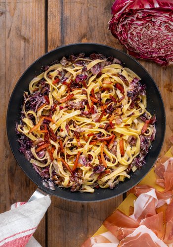 Ricetta Tagliatelle Radicchio e Speck