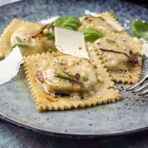 Ravioli di Patate e Pancetta con Burro e Salvia