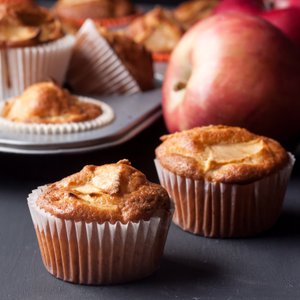 Muffin con Mele e Uvetta al Rum