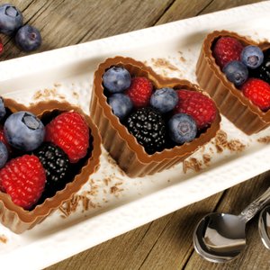 Cestini di Cioccolato e Frutti di Bosco