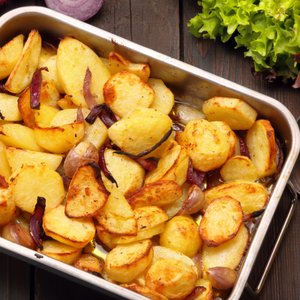 Patate al Forno con Aglio e Cipolla