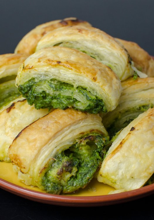 Ricetta Rotolo di Pasta Sfoglia con Broccoli e Salsiccia Il Club