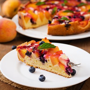 Torta di Pesche e Mirtilli