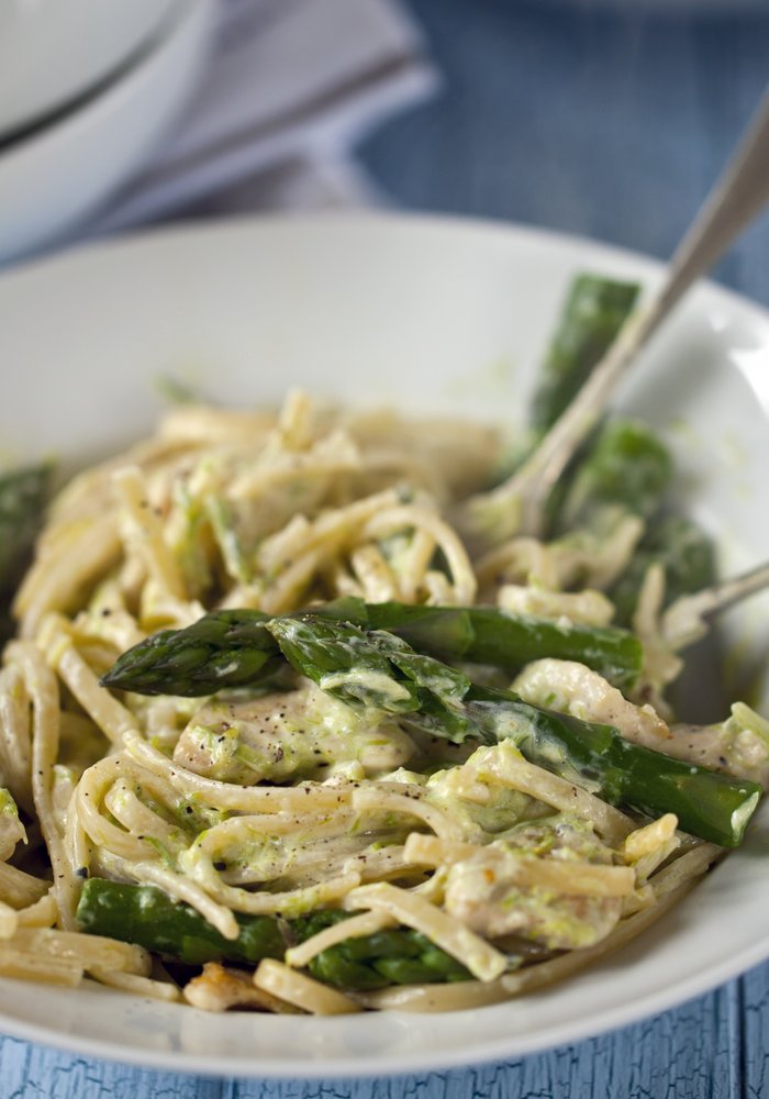 Ricetta Bavette alla Crema di Asparagi e Pistacchi