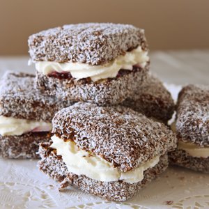 Lamingtons Australiani alla Crema