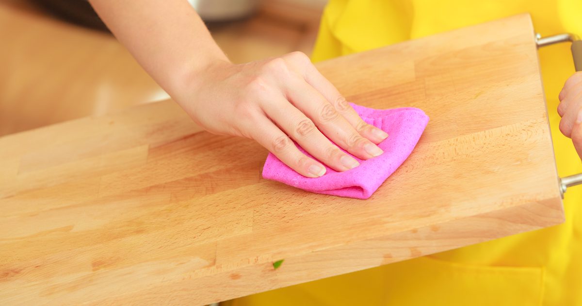 Come pulire i taglieri secondo il tipo di materiale