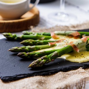 Asparagi in Salsa Olandese