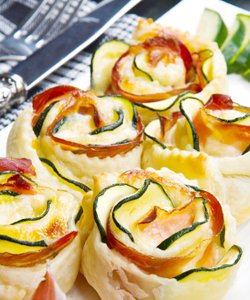 Ricetta Rose di Zucchine e Speck alla Parmigiana