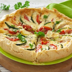 Torta Salata con Zucchine, Pomodori e Scamorza
