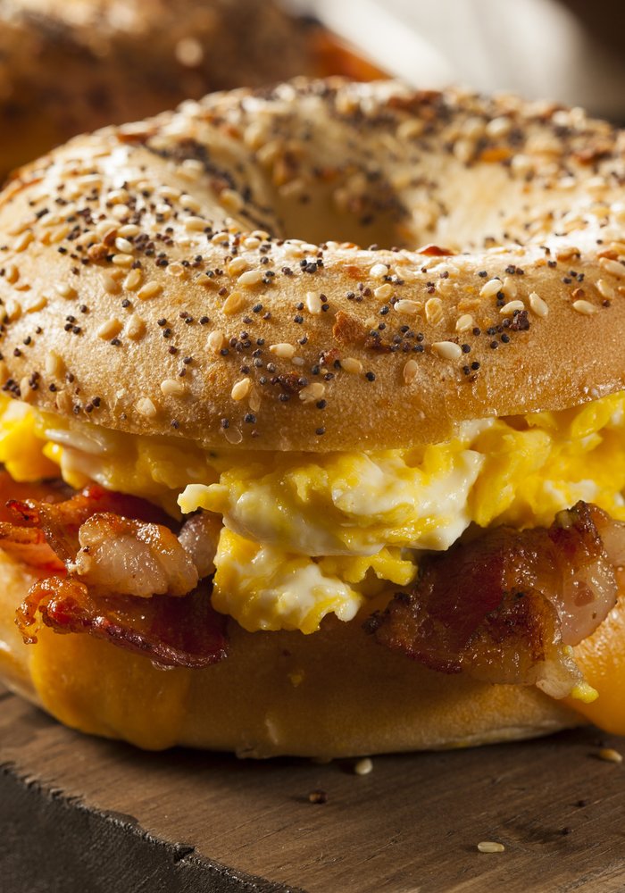 Ricetta Bagel con Uova e Bacon