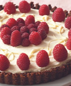 Ricetta Crostata al Cacao, Cioccolato Bianco e Lamponi