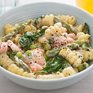Pasta con Panna, Salmone e Asparagi