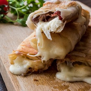 Börek a Sigaretta con Formaggio e Speck