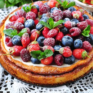 Cheesecake con Crema e Frutta Fresca