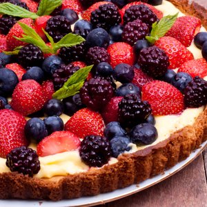 Crostata Senza Cottura con Crema e Frutta Fresca