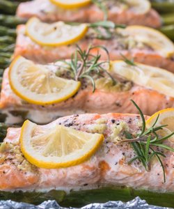 Ricetta Salmone al Forno con Asparagi