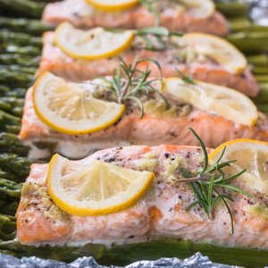 Salmone al Forno con Asparagi