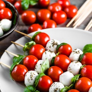 Spiedini di Caprese