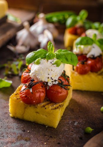 Ricetta Tartine di Polenta Estive
