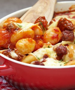 Ricetta Gnocchi Filanti al Forno con Salsiccia