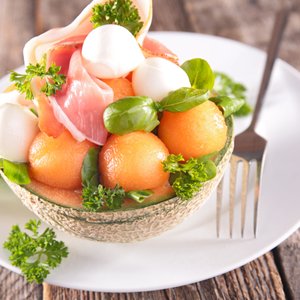 Insalata di Melone, Prosciutto Crudo e Mozzarella