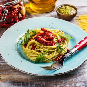 Pasta al Pesto di Rucola e Pomodori Secchi