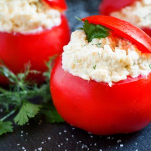 Pomodorini Ripieni con Crema di Formaggio