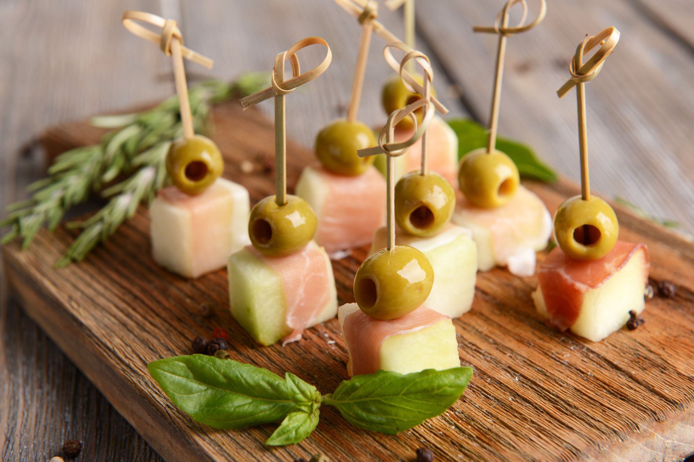 Ricetta Spiedini di Melone, Prosciutto e Olive Il Club delle Ricette