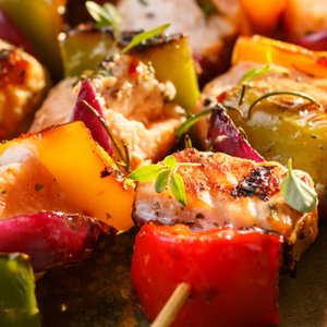 Spiedini di Salmone e Verdure