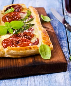 Ricetta Torta Salata Asparagi e Pomodori Secchi