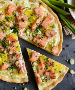 Ricetta Torta Salata con Salmone e Patate