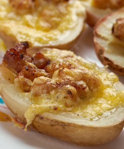 Ricetta Barchette di Patate con Salsiccia, Stracchino e Scamorza