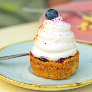 Cestini di Croccante con Mirtilli e Panna Montata